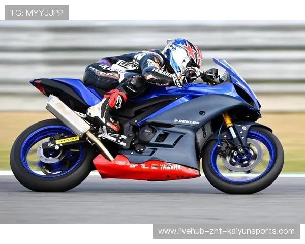 赛车手 250 码爆胎瞬间，奇迹生还